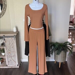 Amazon Women's 2 piece Wide Leg set in Carmel. Size Medium NWOT